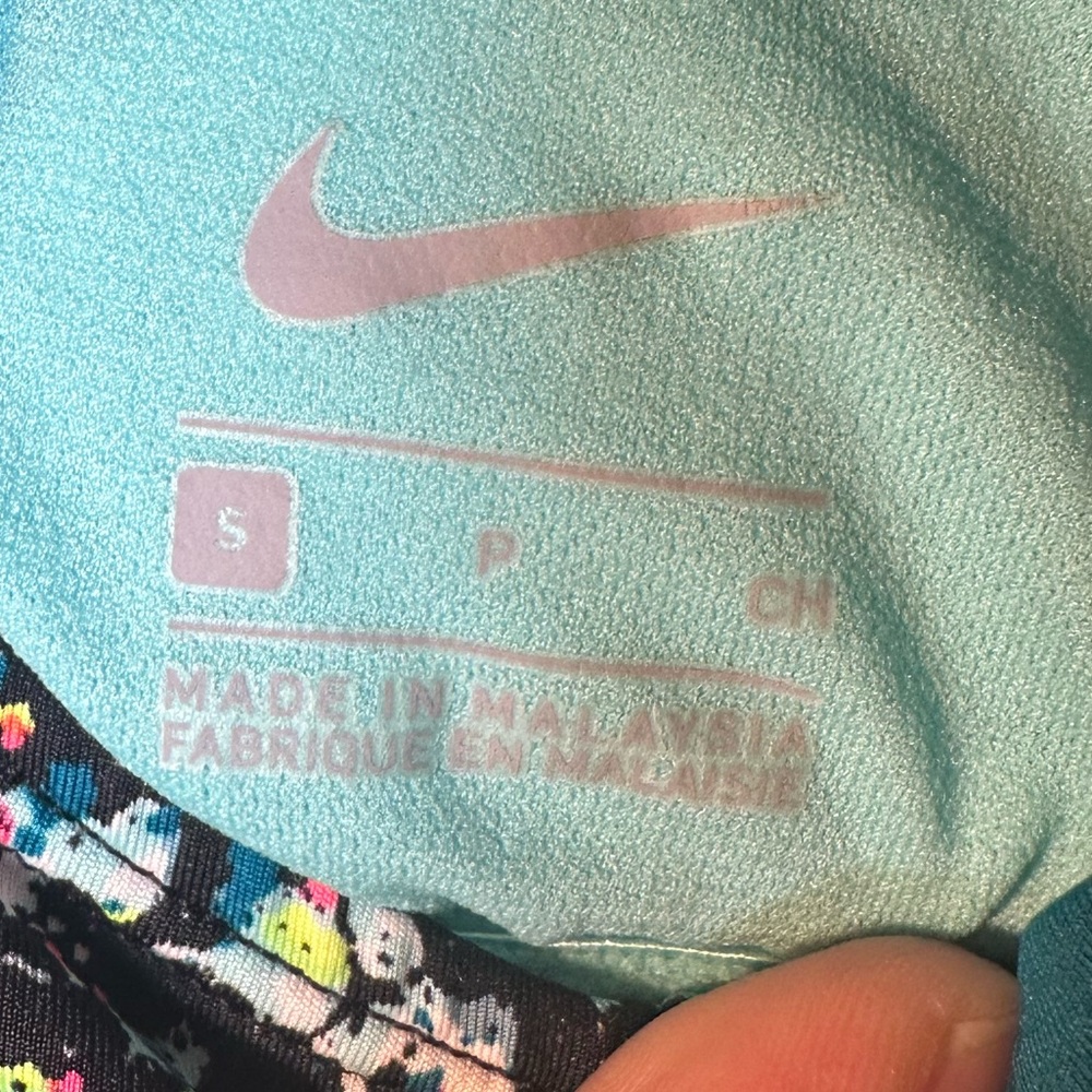 Nike Women's Printed V-Back Tankini
Top Size s - Picture 5 of 11